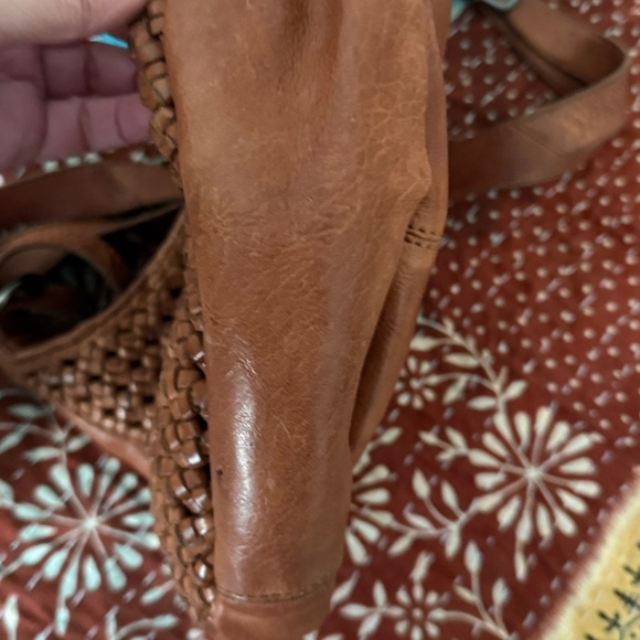 Vilenca Holland Brown Woven Leather Shoulder Bag - Picture 4 of 6